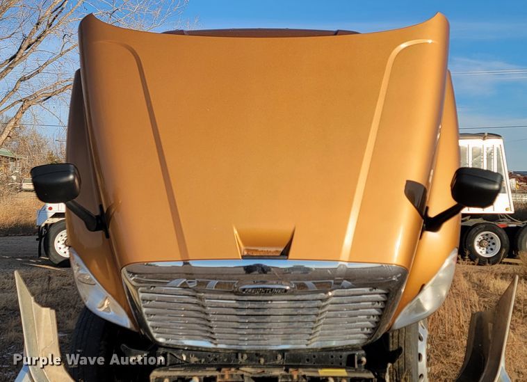 image for item LL9760 2015 Freightliner Cascadia semi truck