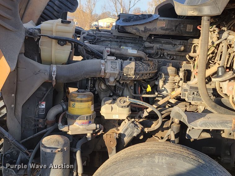 image for item LL9760 2015 Freightliner Cascadia semi truck