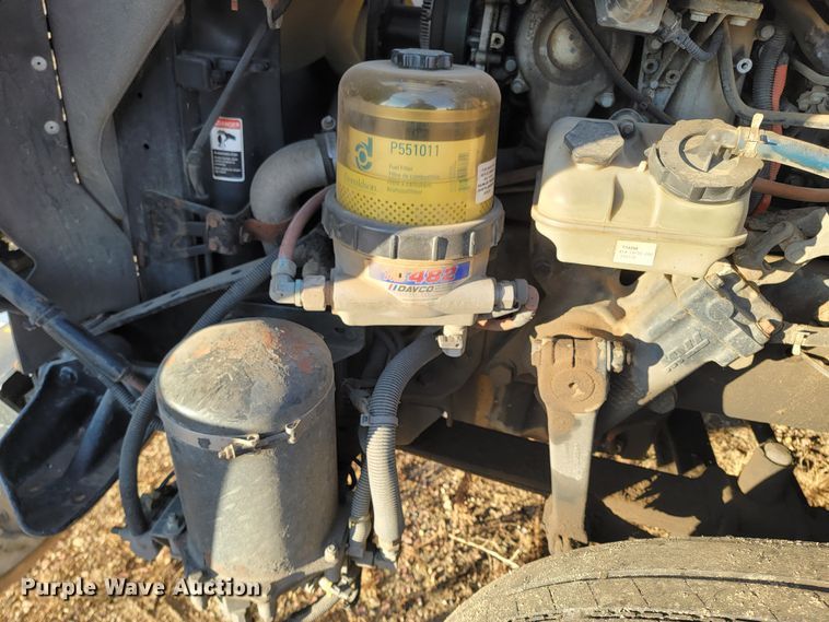 image for item LL9760 2015 Freightliner Cascadia semi truck