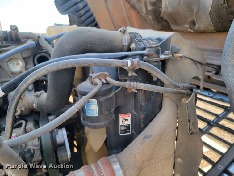 image for item LL9760 2015 Freightliner Cascadia semi truck