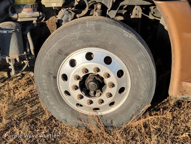 image for item LL9760 2015 Freightliner Cascadia semi truck