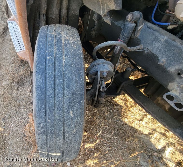 image for item LL9760 2015 Freightliner Cascadia semi truck