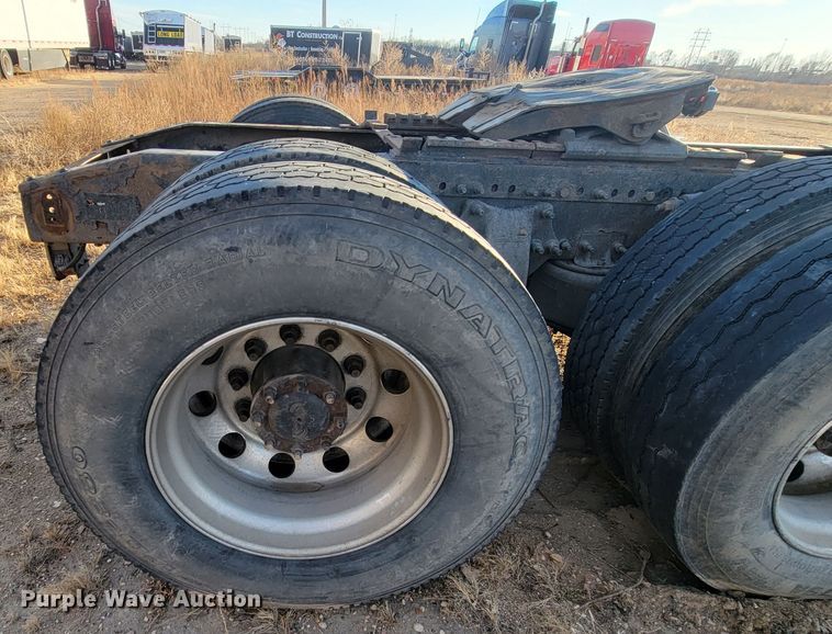 image for item LL9760 2015 Freightliner Cascadia semi truck