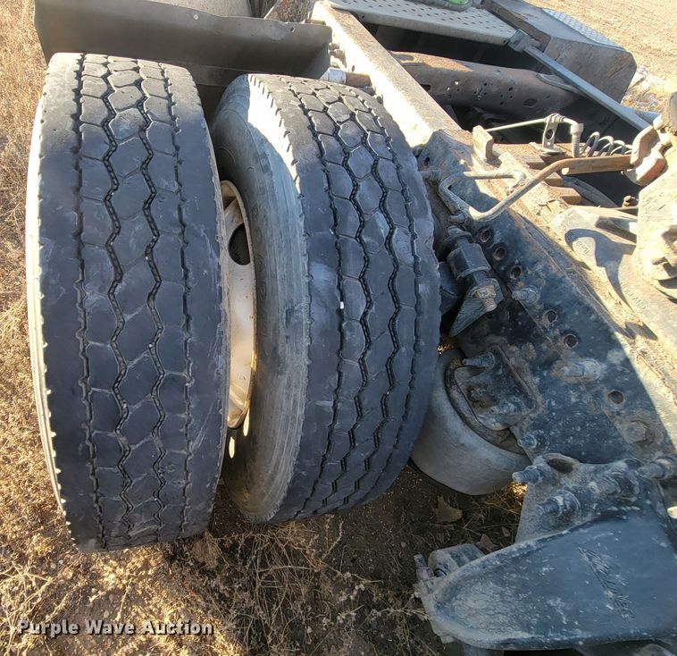 image for item LL9760 2015 Freightliner Cascadia semi truck