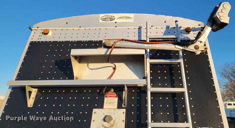 image for item LL9761 2008 Cornhusker grain trailer