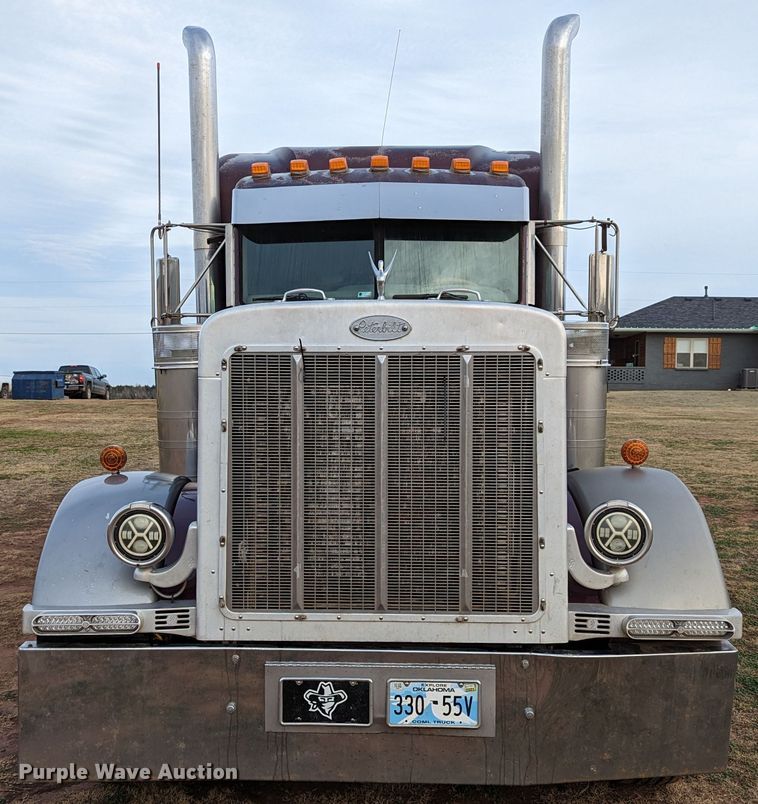 image for item LP9000 2001 Peterbilt 379  semi truck