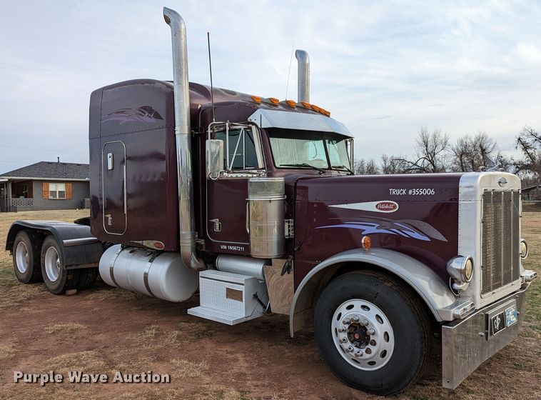 image for item LP9000 2001 Peterbilt 379  semi truck