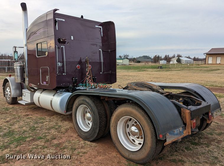 image for item LP9000 2001 Peterbilt 379  semi truck