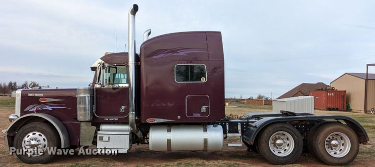 image for item LP9000 2001 Peterbilt 379  semi truck