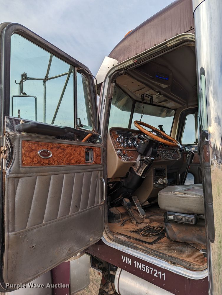 image for item LP9000 2001 Peterbilt 379  semi truck