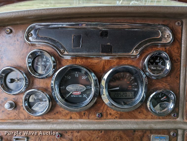 image for item LP9000 2001 Peterbilt 379  semi truck