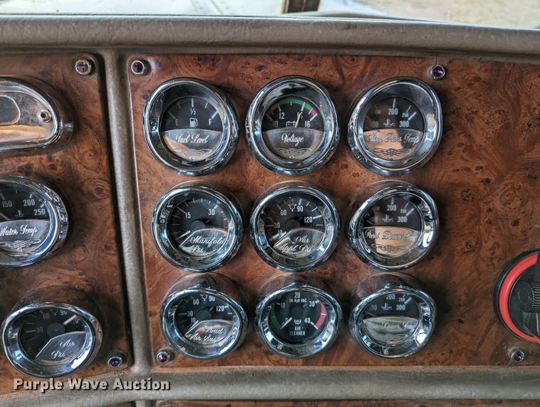 image for item LP9000 2001 Peterbilt 379  semi truck