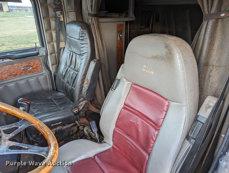 image for item LP9000 2001 Peterbilt 379  semi truck