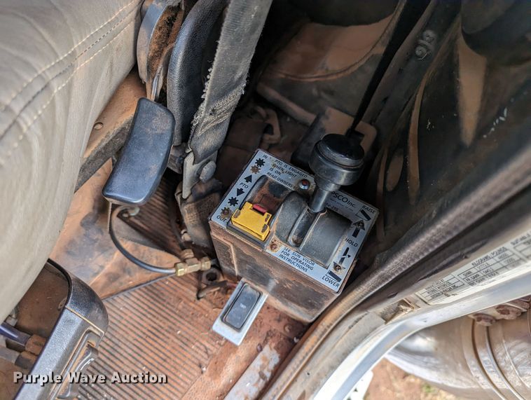 image for item LP9000 2001 Peterbilt 379  semi truck