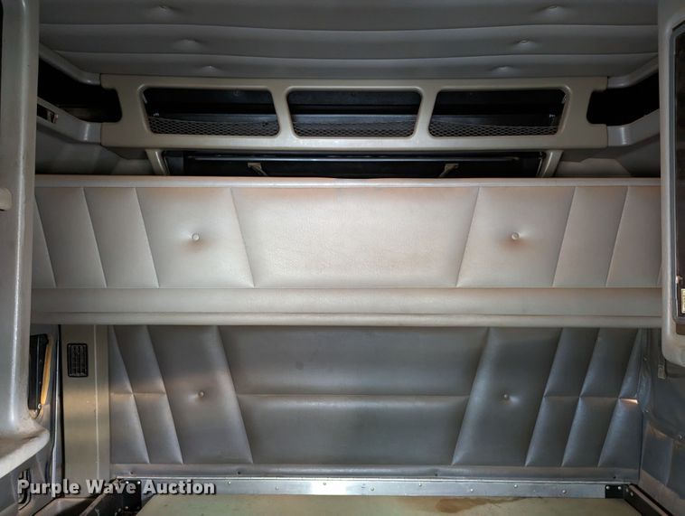 image for item LP9000 2001 Peterbilt 379  semi truck