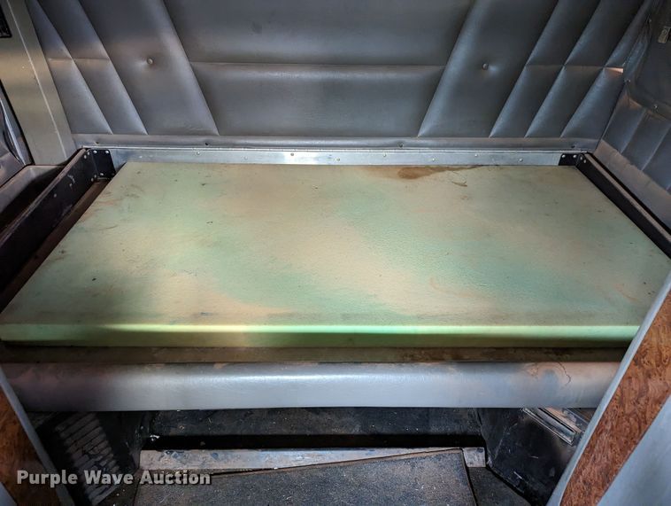 image for item LP9000 2001 Peterbilt 379  semi truck