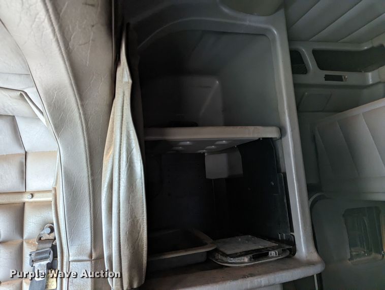 image for item LP9000 2001 Peterbilt 379  semi truck