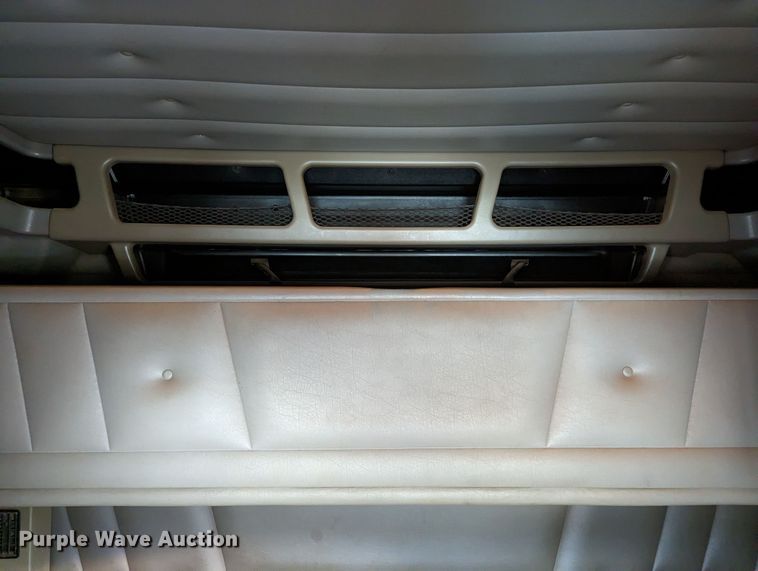 image for item LP9000 2001 Peterbilt 379  semi truck