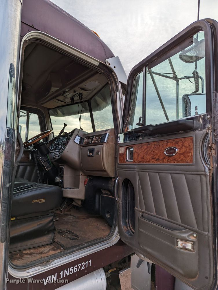 image for item LP9000 2001 Peterbilt 379  semi truck