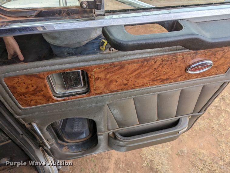 image for item LP9000 2001 Peterbilt 379  semi truck