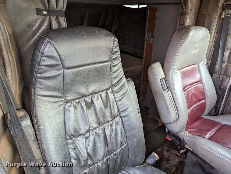 image for item LP9000 2001 Peterbilt 379  semi truck