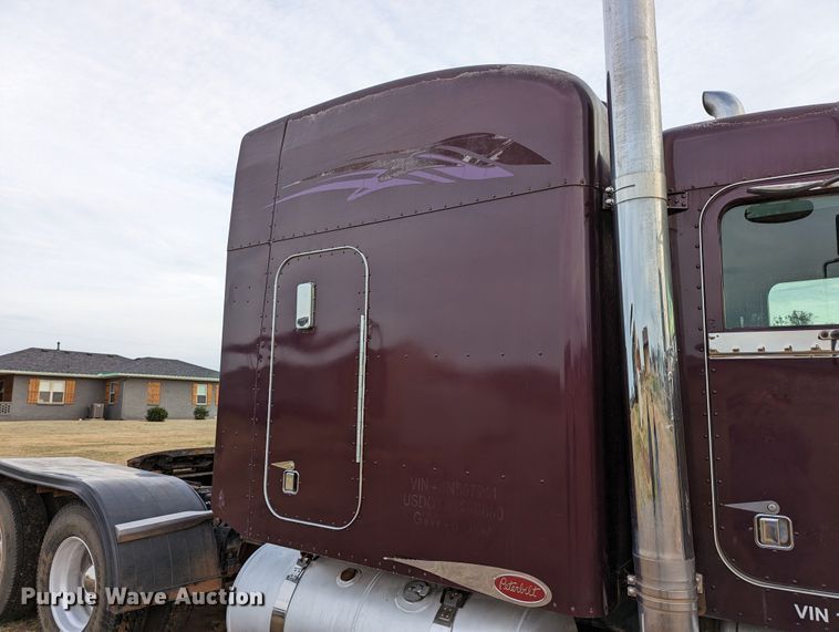 image for item LP9000 2001 Peterbilt 379  semi truck