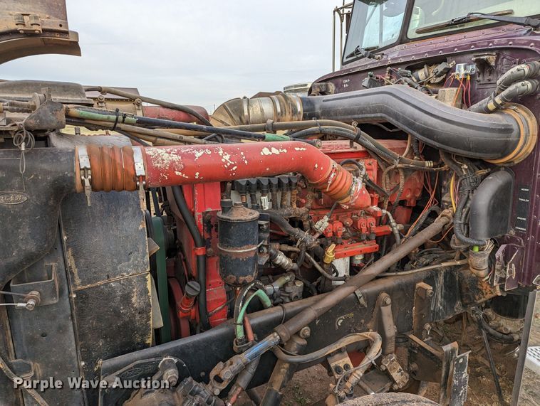 image for item LP9000 2001 Peterbilt 379  semi truck