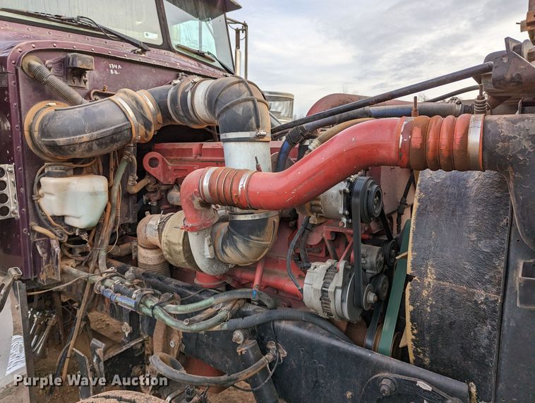 image for item LP9000 2001 Peterbilt 379  semi truck