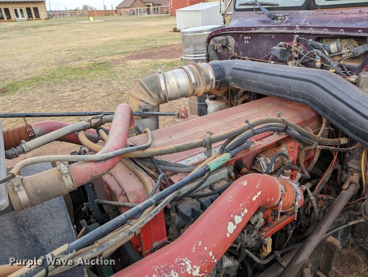 image for item LP9000 2001 Peterbilt 379  semi truck