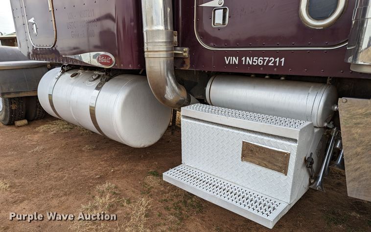 image for item LP9000 2001 Peterbilt 379  semi truck