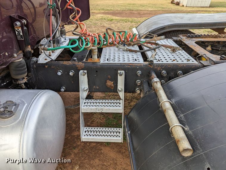 image for item LP9000 2001 Peterbilt 379  semi truck