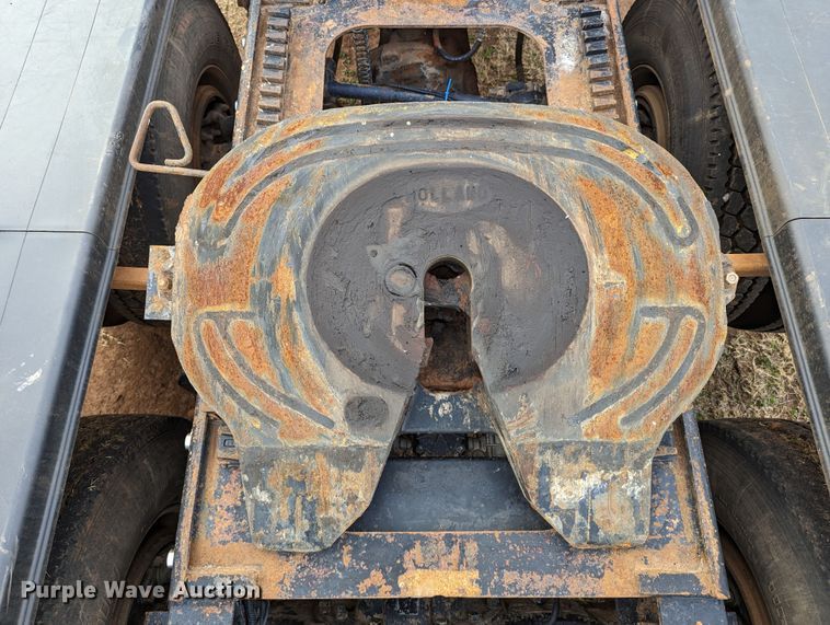 image for item LP9000 2001 Peterbilt 379  semi truck