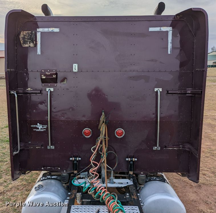 image for item LP9000 2001 Peterbilt 379  semi truck