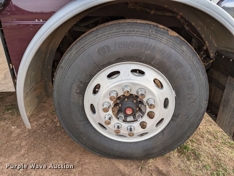 image for item LP9000 2001 Peterbilt 379  semi truck