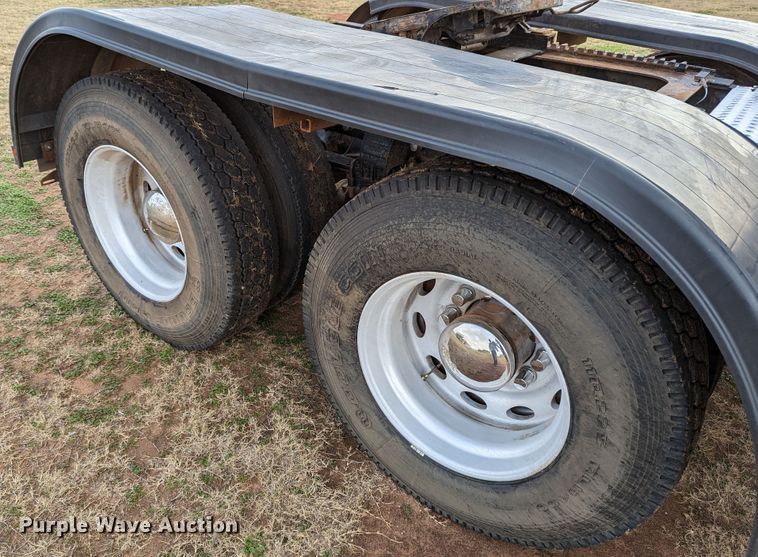 image for item LP9000 2001 Peterbilt 379  semi truck