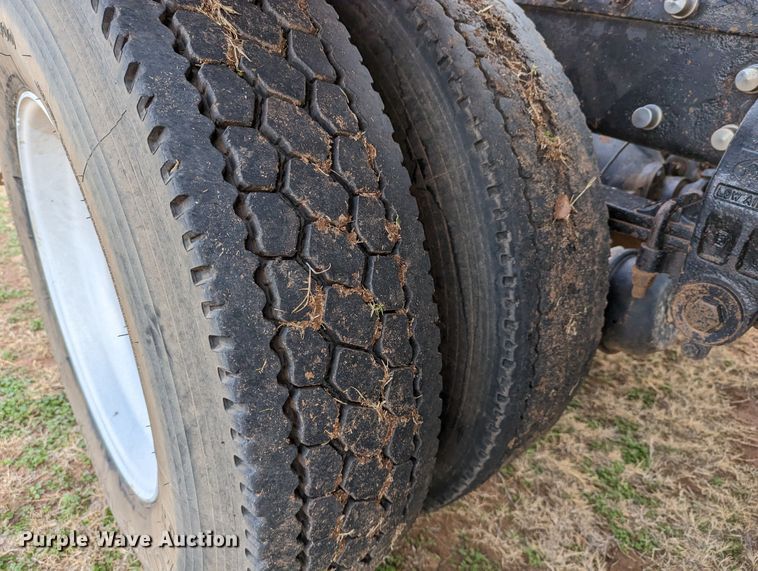 image for item LP9000 2001 Peterbilt 379  semi truck