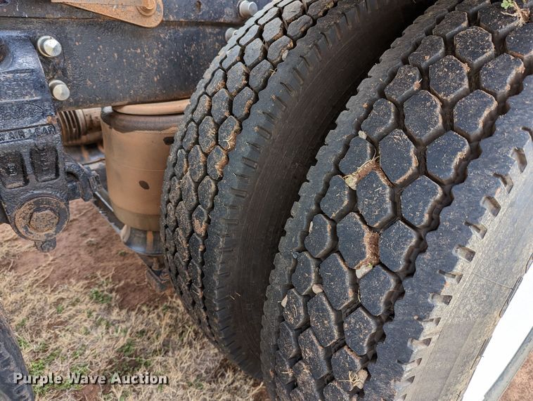 image for item LP9000 2001 Peterbilt 379  semi truck