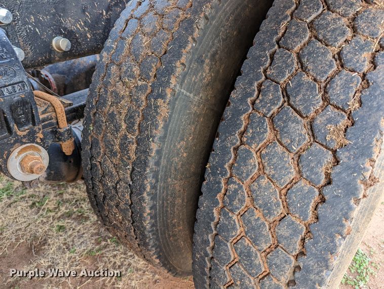 image for item LP9000 2001 Peterbilt 379  semi truck