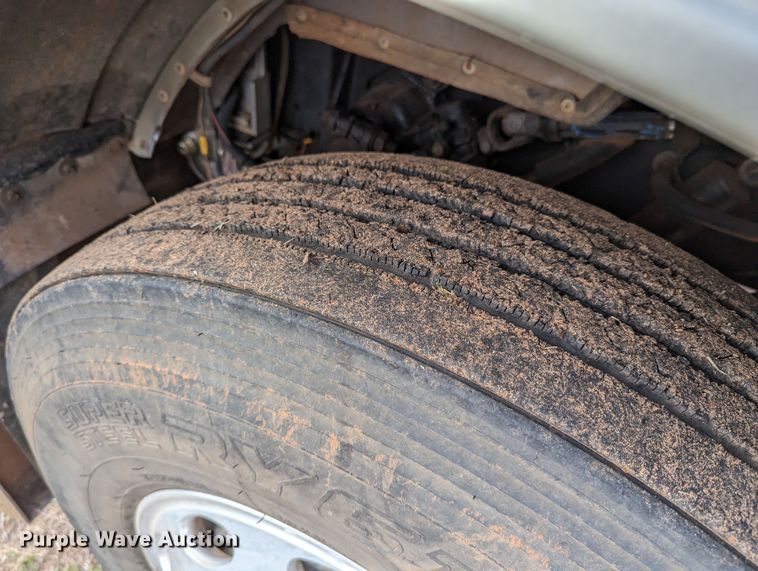 image for item LP9000 2001 Peterbilt 379  semi truck