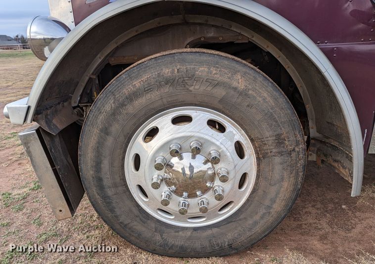 image for item LP9000 2001 Peterbilt 379  semi truck