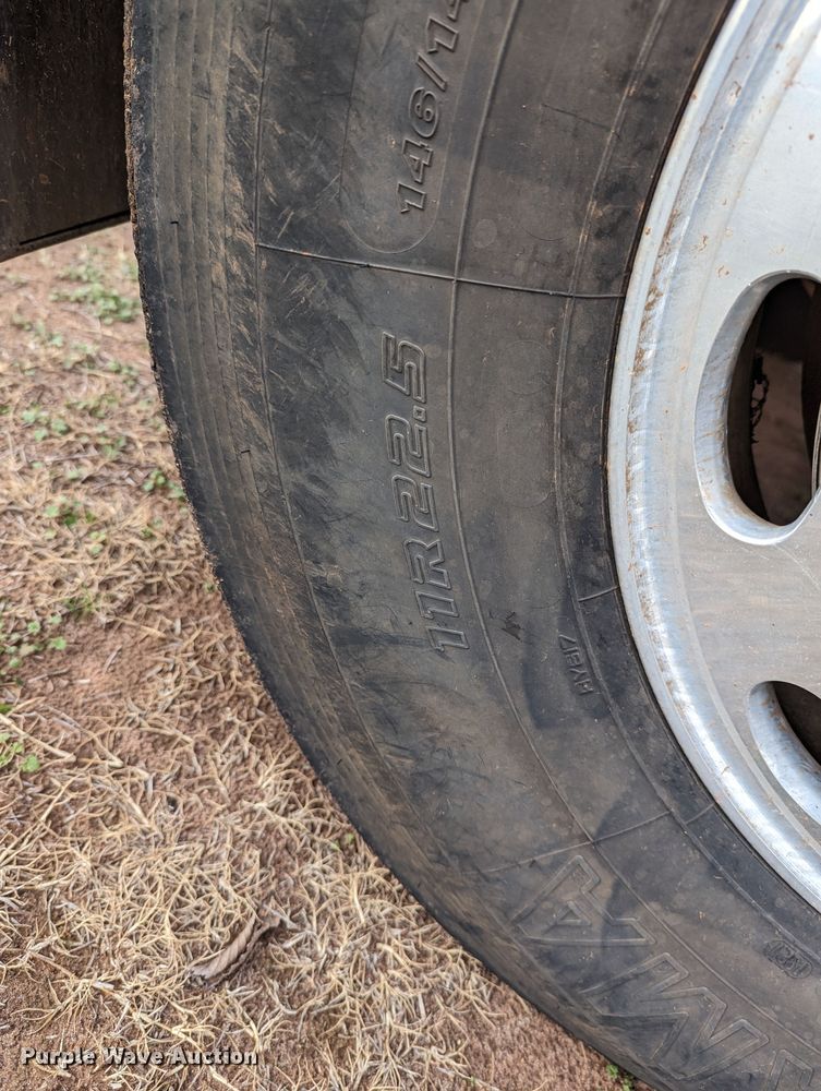 image for item LP9000 2001 Peterbilt 379  semi truck