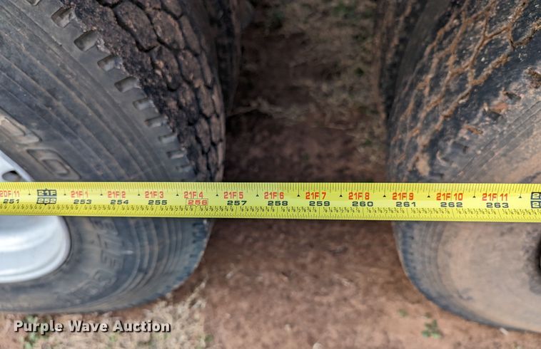 image for item LP9000 2001 Peterbilt 379  semi truck