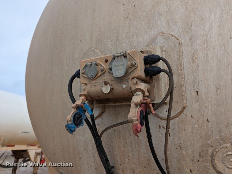 image for item LP9108 1981 Polar  tank trailer