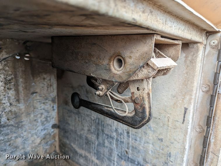 image for item LP9108 1981 Polar  tank trailer