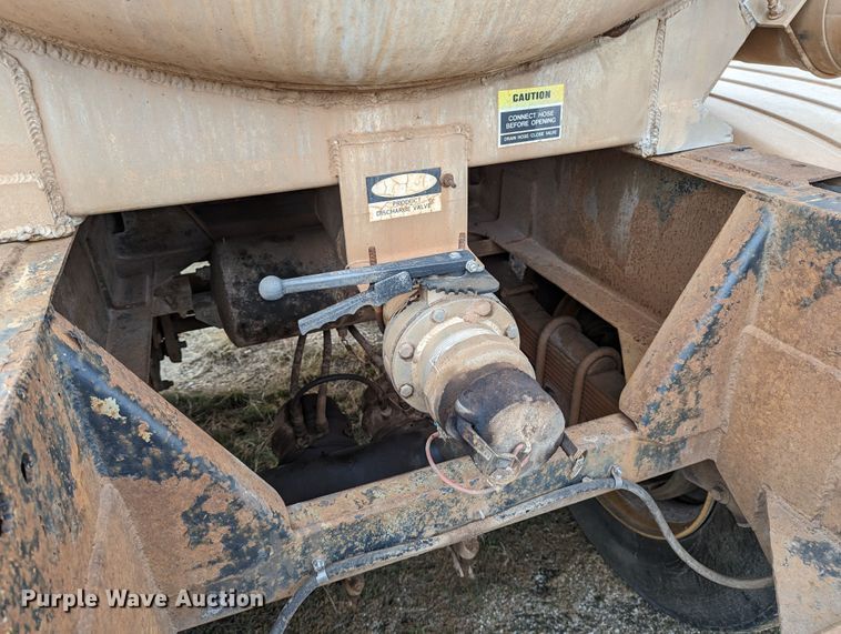 image for item LP9108 1981 Polar  tank trailer