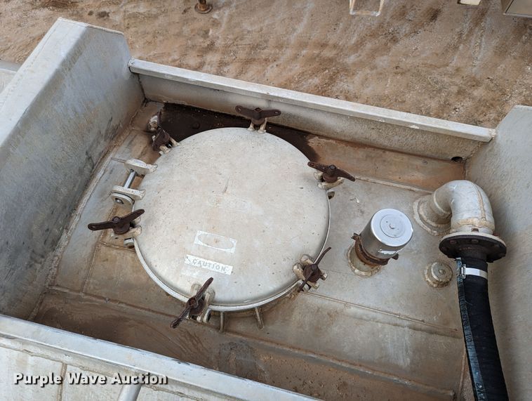 image for item LP9108 1981 Polar  tank trailer