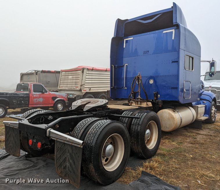 image for item LP9139 2008 Peterbilt 386  semi truck