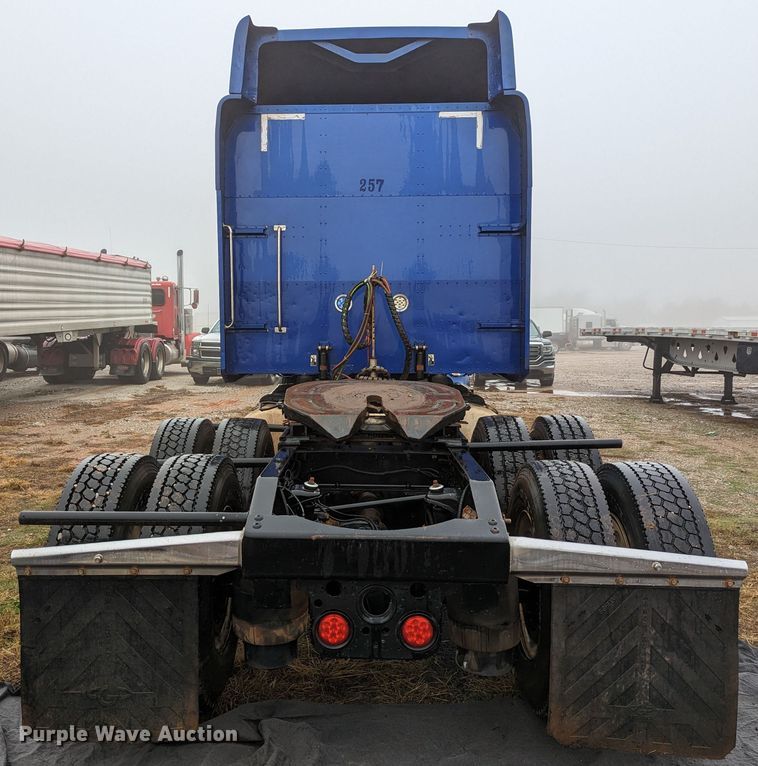 image for item LP9139 2008 Peterbilt 386  semi truck