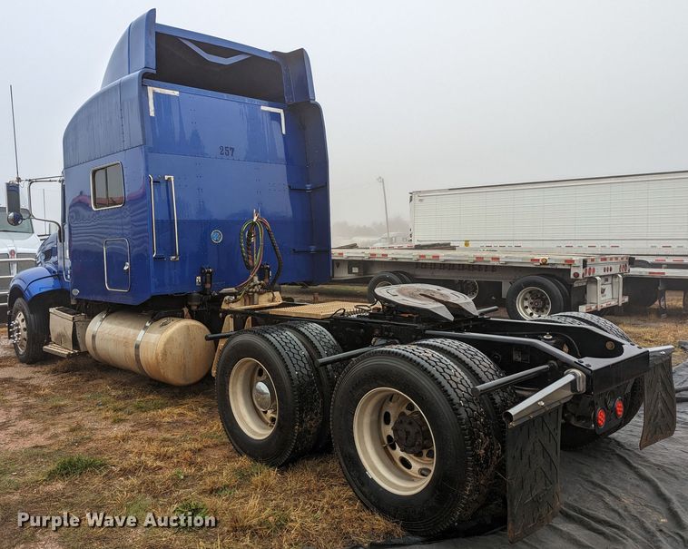 image for item LP9139 2008 Peterbilt 386  semi truck