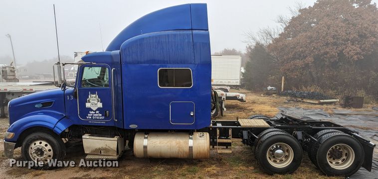 image for item LP9139 2008 Peterbilt 386  semi truck